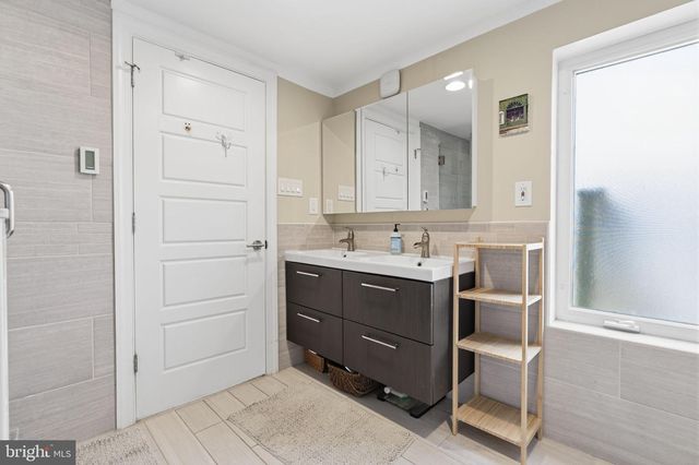2233 BAINBRIDGE ST, Philadelphia, PA 19146