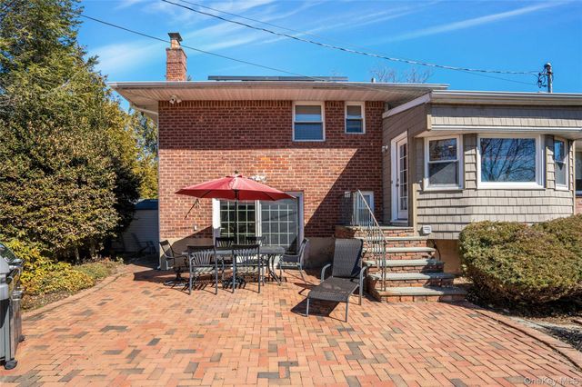37 Winthrop Road, Plainview, NY 11803