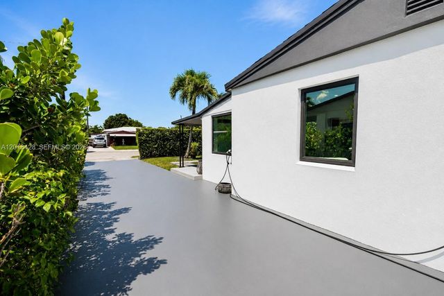 228 SW 22nd St, Fort Lauderdale, FL 33315