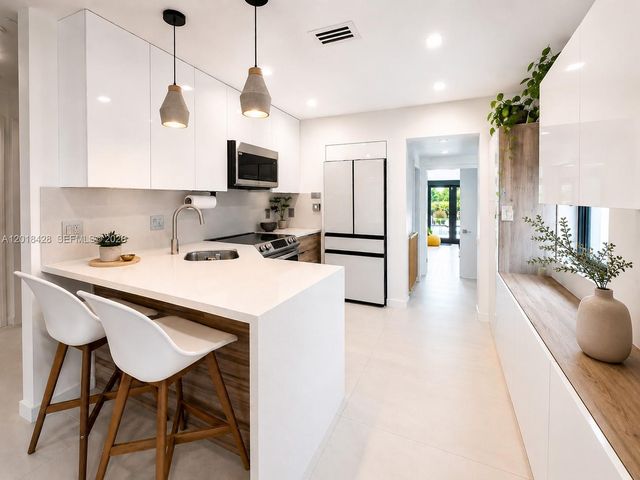 228 SW 22nd St, Fort Lauderdale, FL 33315