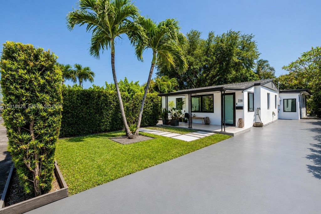 228 SW 22nd St, Fort Lauderdale, FL 33315