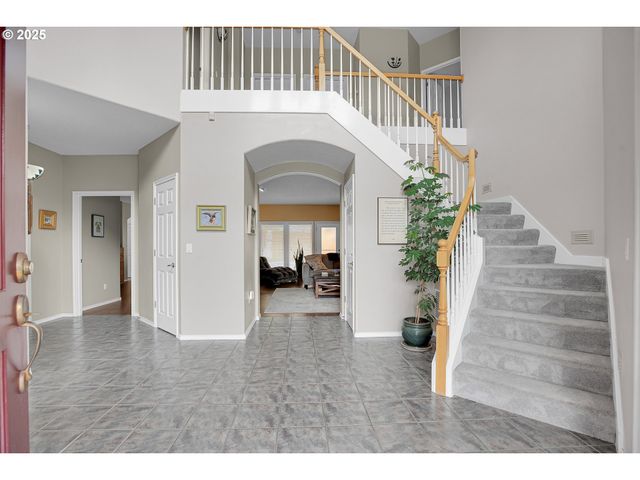 620 BARBARY Ct, Gladstone, OR 97027