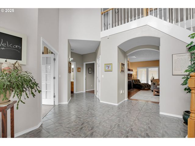 620 BARBARY Ct, Gladstone, OR 97027