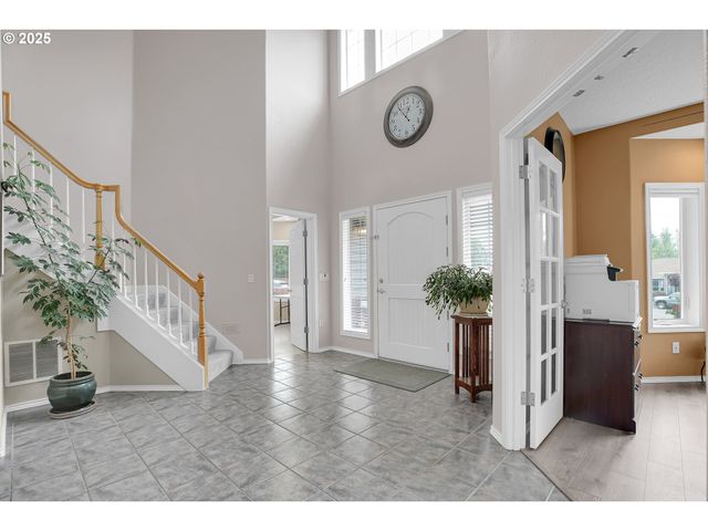 620 BARBARY Ct, Gladstone, OR 97027