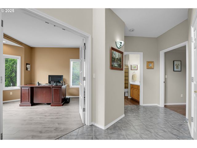 620 BARBARY Ct, Gladstone, OR 97027