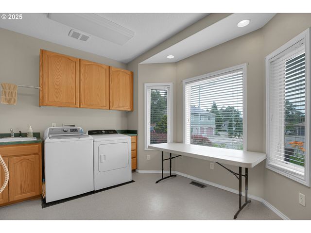 620 BARBARY Ct, Gladstone, OR 97027