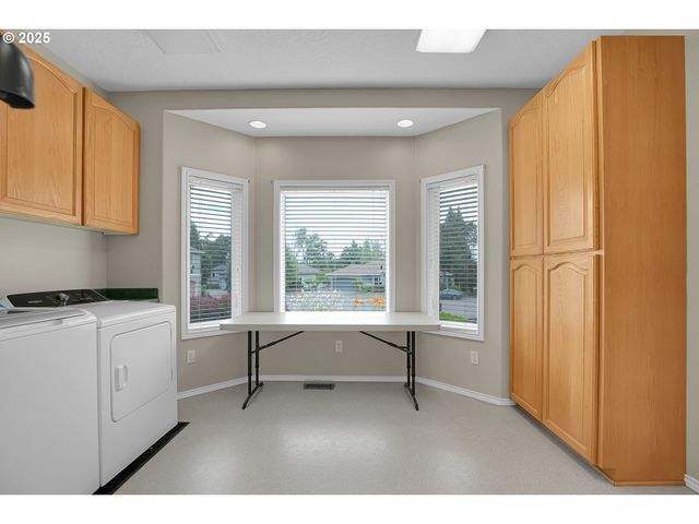 620 BARBARY Ct, Gladstone, OR 97027