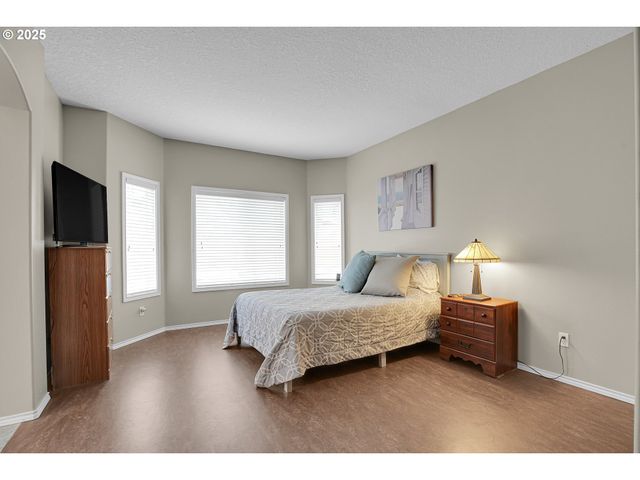 620 BARBARY Ct, Gladstone, OR 97027