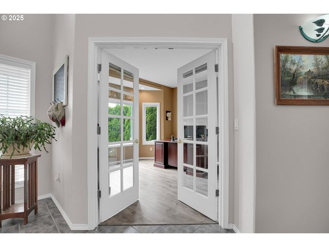 620 BARBARY Ct, Gladstone, OR 97027