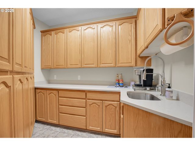 620 BARBARY Ct, Gladstone, OR 97027