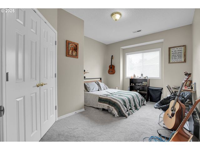 620 BARBARY Ct, Gladstone, OR 97027