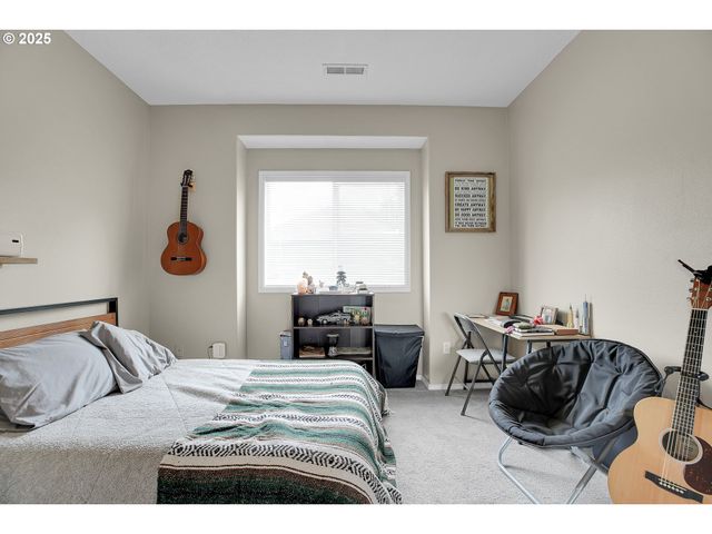 620 BARBARY Ct, Gladstone, OR 97027