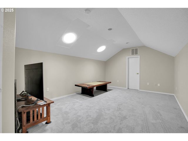 620 BARBARY Ct, Gladstone, OR 97027