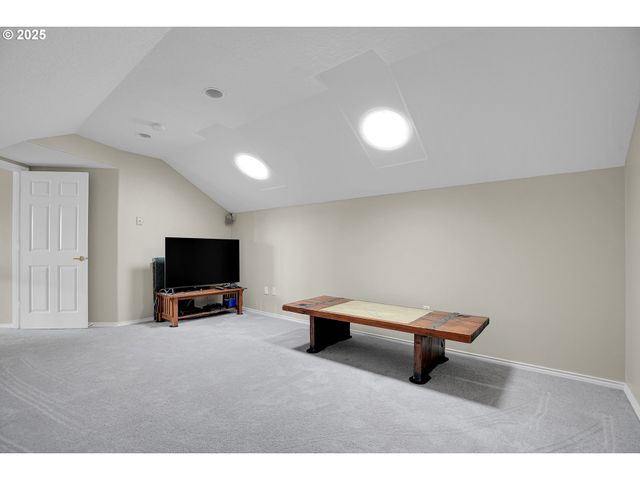 620 BARBARY Ct, Gladstone, OR 97027