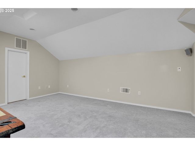 620 BARBARY Ct, Gladstone, OR 97027