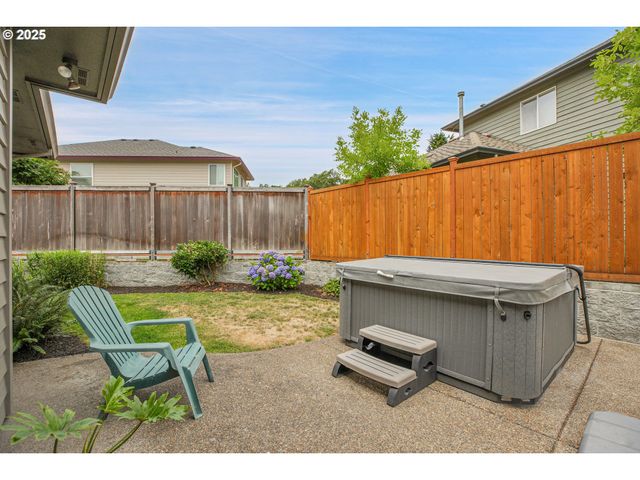 620 BARBARY Ct, Gladstone, OR 97027