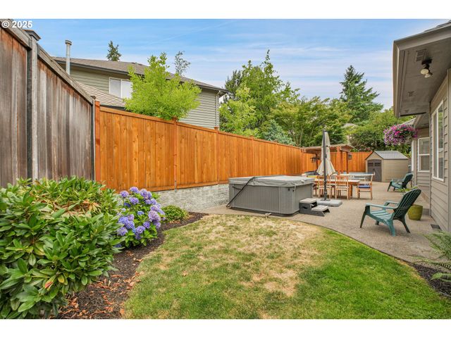 620 BARBARY Ct, Gladstone, OR 97027