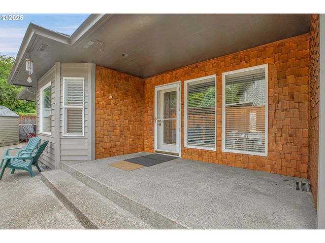 620 BARBARY Ct, Gladstone, OR 97027