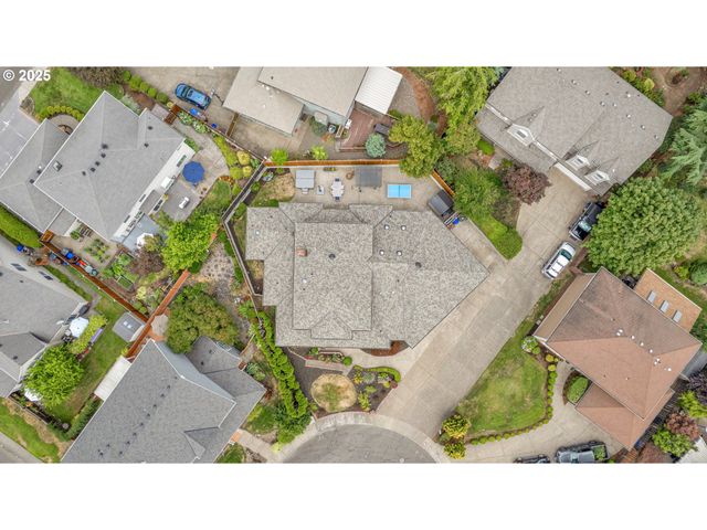 620 BARBARY Ct, Gladstone, OR 97027