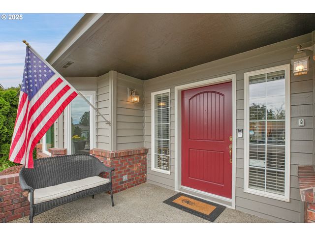 620 BARBARY Ct, Gladstone, OR 97027