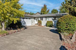 74 Fairview Ct, Ukiah, CA 95482