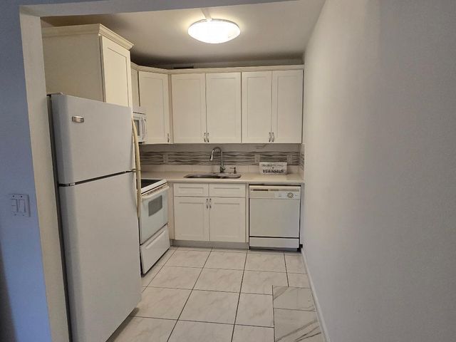 227 Kent N, West Palm Beach, FL 33417