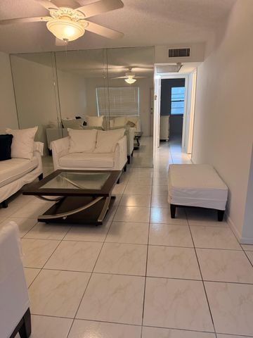 227 Kent N, West Palm Beach, FL 33417