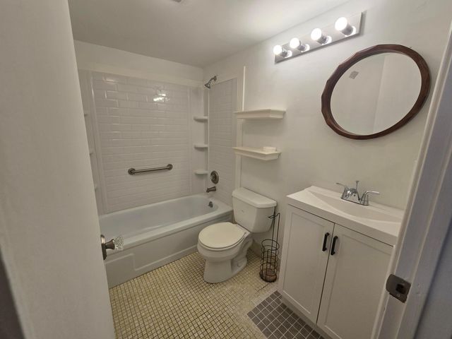 227 Kent N, West Palm Beach, FL 33417