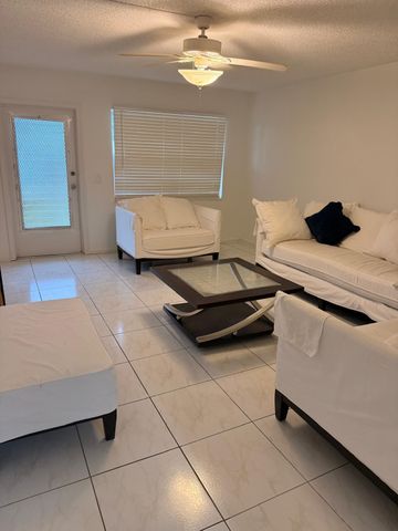 227 Kent N, West Palm Beach, FL 33417