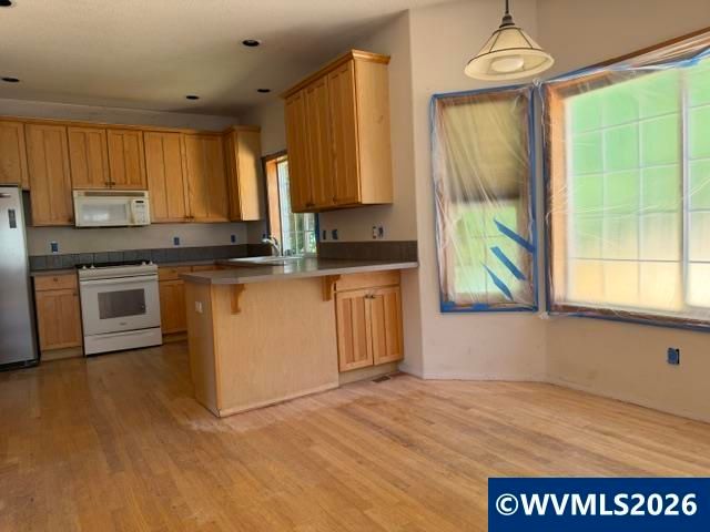 38266 E Knieriem Rd, Corbett, OR 97019