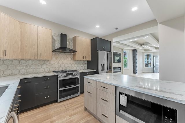 822 N Lockwood Avenue, Chicago, IL 60651