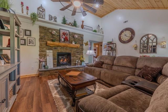 190 Galloway Drive, Hayesville, NC 28904