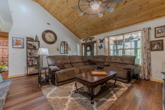 190 Galloway Drive, Hayesville, NC 28904