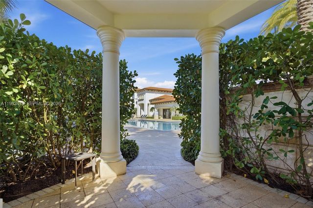 1296 SW 113th Way, Pembroke Pines, FL 33025