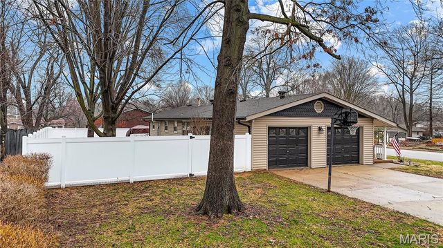 44 Kimberly Court, Collinsville, IL 62234