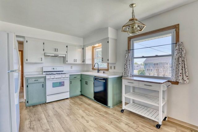 7371 49th STREET, Franklin, WI 53132
