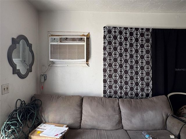 1705 N JEFFERSON AVENUE, Largo, FL 33770