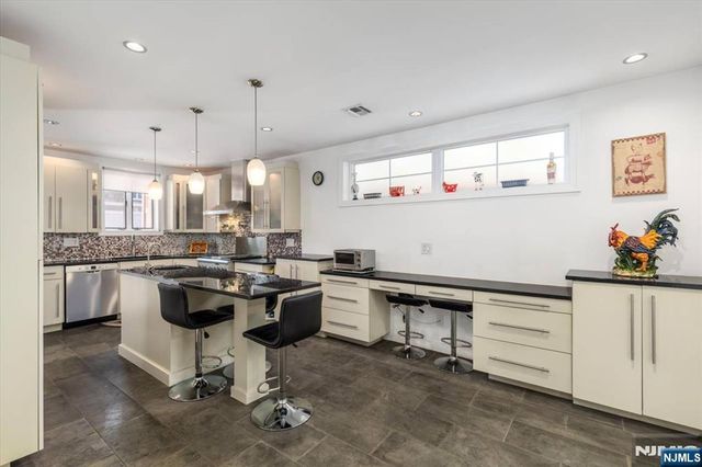 65 Lincoln Avenue, Rutherford, NJ 07070