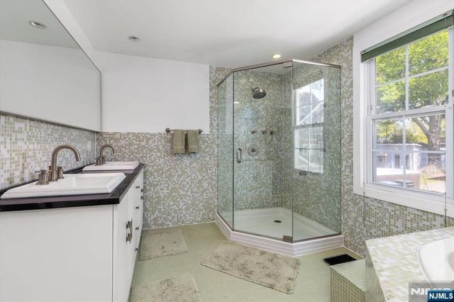 65 Lincoln Avenue, Rutherford, NJ 07070