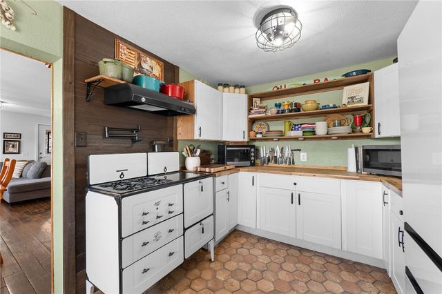 17003 Old Cricket Road, Omaha, AR 72662