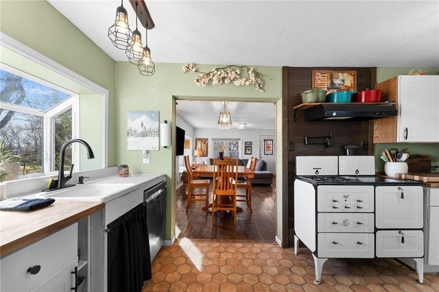 17003 Old Cricket Road, Omaha, AR 72662