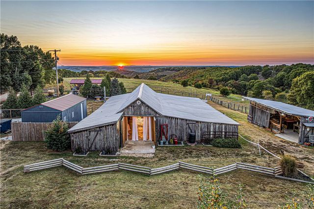 17003 Old Cricket Road, Omaha, AR 72662