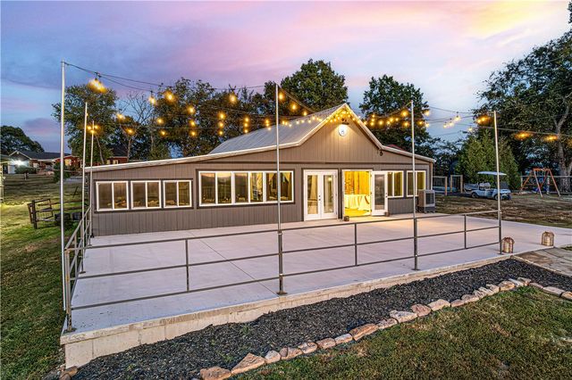 17003 Old Cricket Road, Omaha, AR 72662