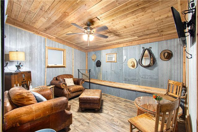 17003 Old Cricket Road, Omaha, AR 72662