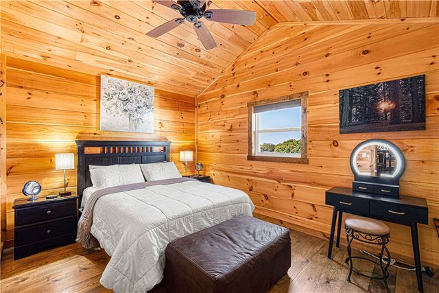 17003 Old Cricket Road, Omaha, AR 72662