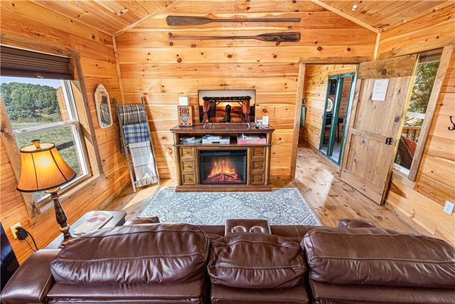 17003 Old Cricket Road, Omaha, AR 72662