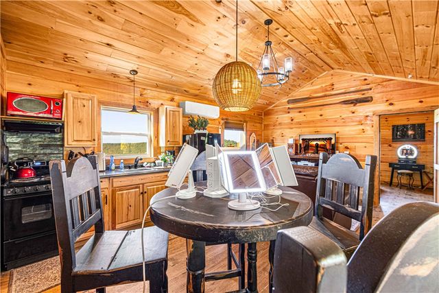 17003 Old Cricket Road, Omaha, AR 72662