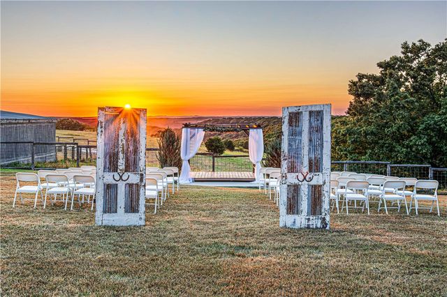 17003 Old Cricket Road, Omaha, AR 72662