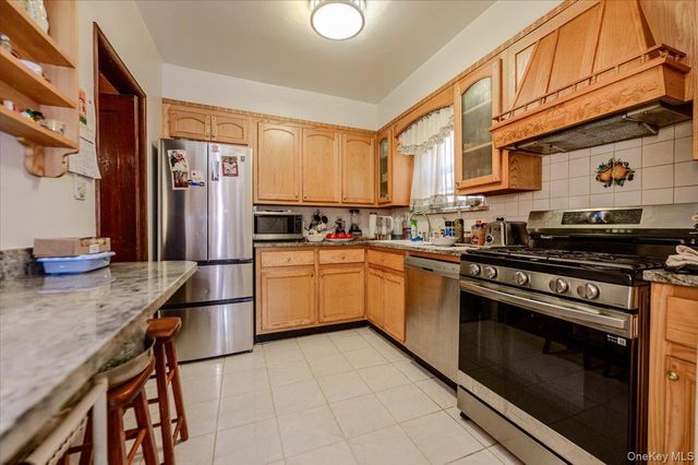 631 Kimball Avenue, Yonkers, NY 10704