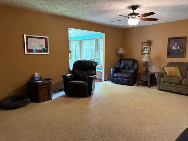 28 Crestview Drive, Geneseo, IL 61254
